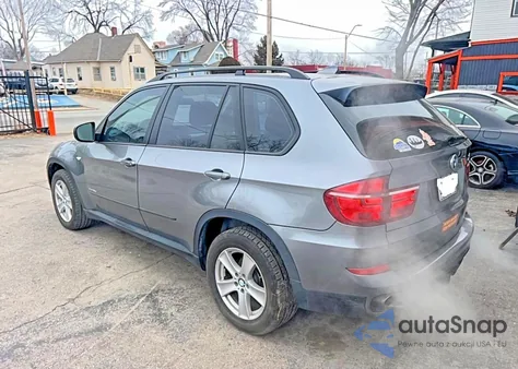 2011 BMW X5 xDrive35D z USA, uszkodzony, nr VIN 5UXZW0C59BL657697